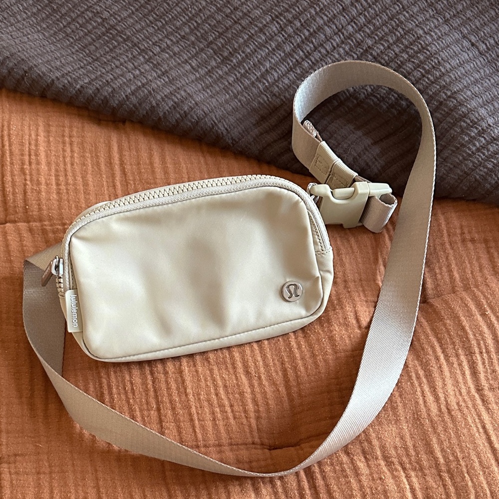 Lululemon mini belt bag